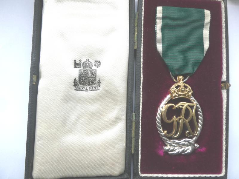 ROYAL NAVAL RESERVE DECORATION DATED 1948-IN ROYAL MINT BOX OF ISSUE