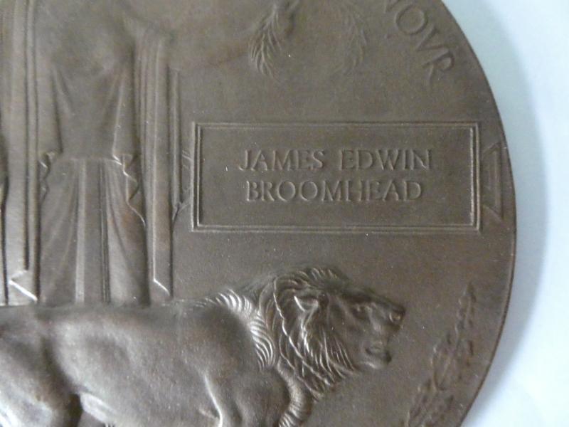 BRITISH WAR AND VICTORY MEDALS-BRONZE MEMORIAL PLAQUE AND MEMORIAL SCROLL TO BROOMHEAD-HOOD BTN ROYAL NAVAL DIVISION-KILLED IN ACTION ON 24/03/1018